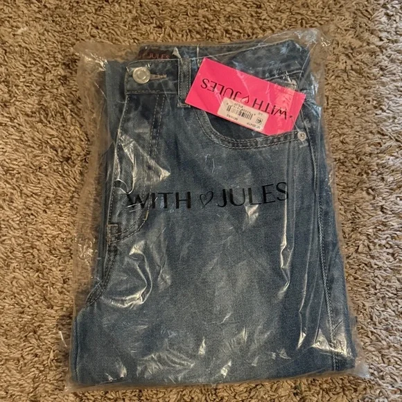 Children With ♥️ Jules Blue Jeans. Very cute with cut out knees. *See below - Picture 3 of 5